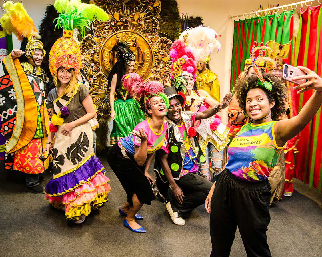 Visite des coulisses du carnaval dans la ville de Samba