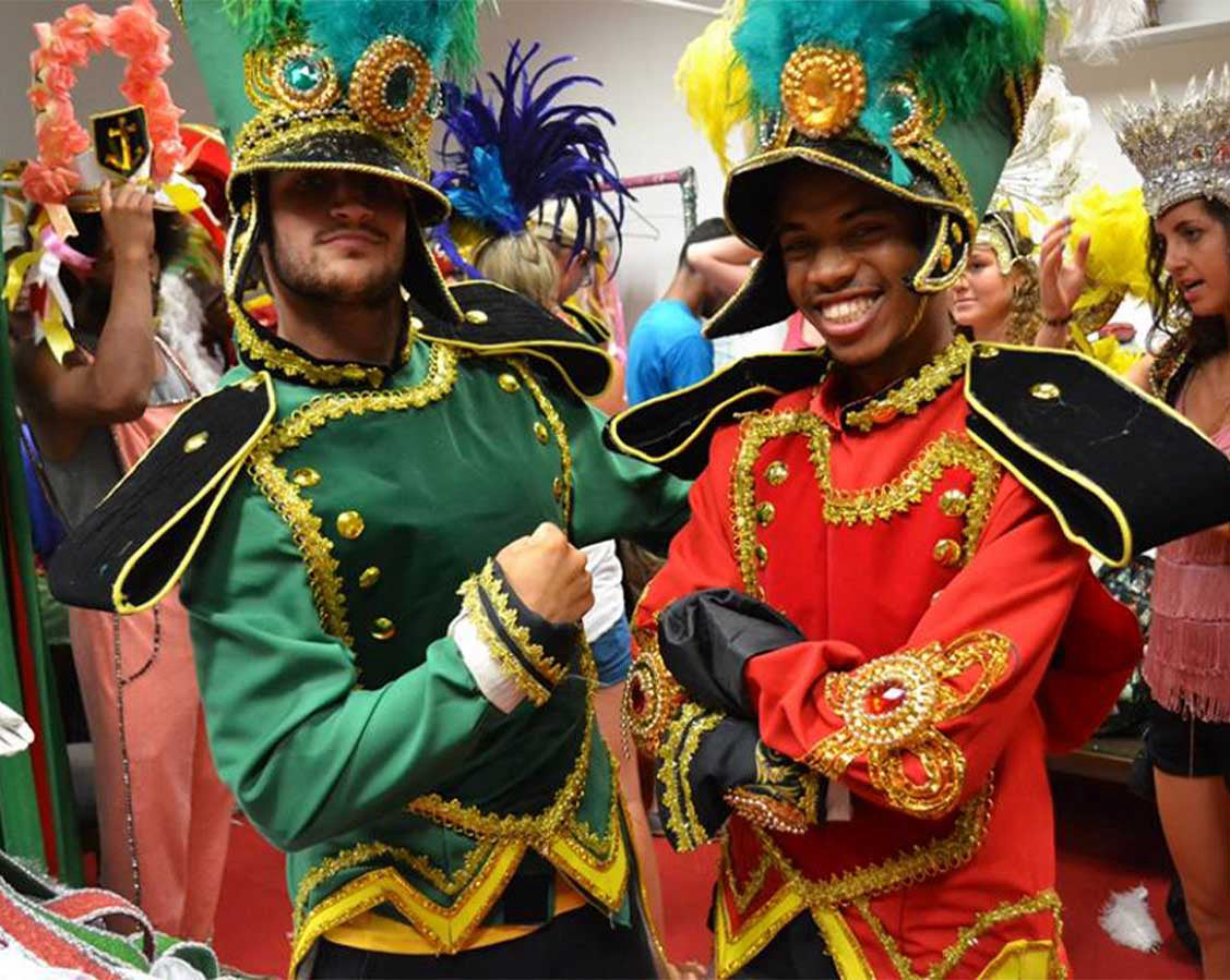Tour privado detrás de escena del Carnaval con clase de samba.
