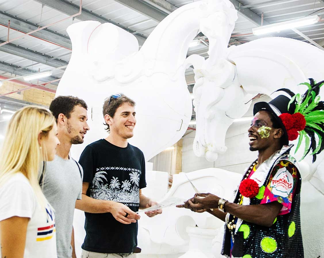 Private tour behind the scenes of Carnival with samba class in the foot and Caipirinha
